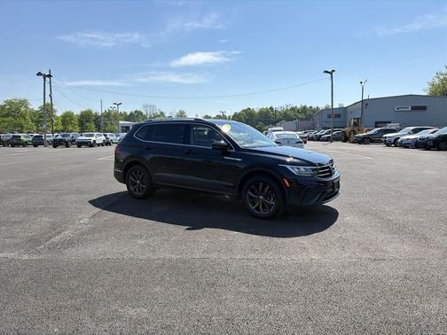 Deep Black Pearl 2023 Volkswagen Tiguan 2.0T SE 4MOTION