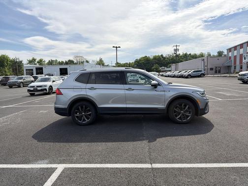 Pyrite Silver Metallic 2022 Volkswagen Tiguan 2.0T SE 4MOTION
