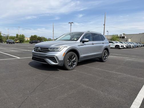 Pyrite Silver Metallic 2022 Volkswagen Tiguan 2.0T SE 4MOTION