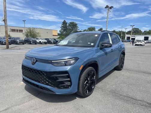 2025 Volkswagen Tiguan 2.0T SE R-Line Black 4MOTION