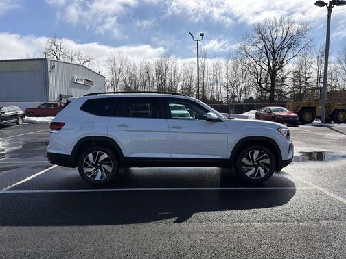 2026 Volkswagen Atlas 2.0T SE w/Technology 4MOTION