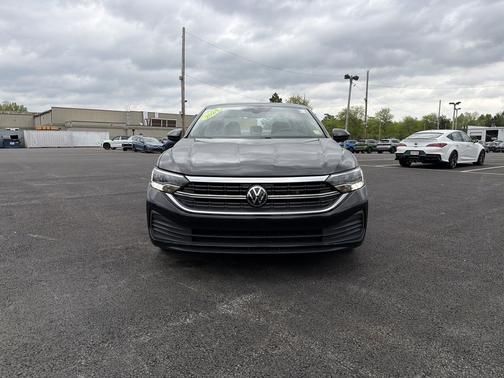 Deep Black Pearl 2024 Volkswagen Jetta 1.5T SE