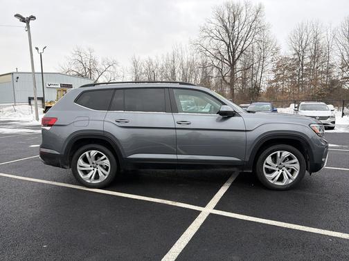 2022 Volkswagen Atlas 2.0T SE w/Technology 4MOTION