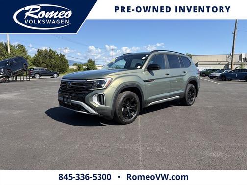 Avocado Green Pearl 2024 Volkswagen Atlas 2.0T SEL
