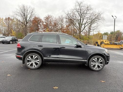 2017 Volkswagen Touareg V6 Wolfsburg Edition