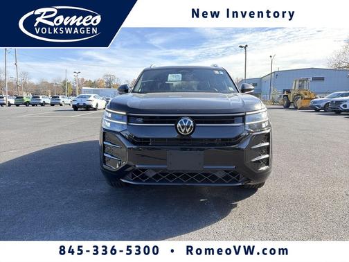 Deep Black Pearl 2027 Volkswagen Atlas SEL R-Line