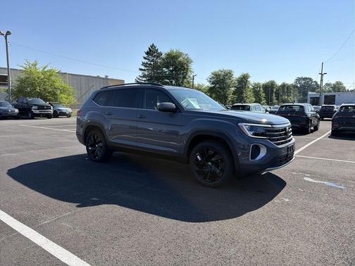 Pure Gray 2026 Volkswagen Atlas 2.0T SE w/Technology
