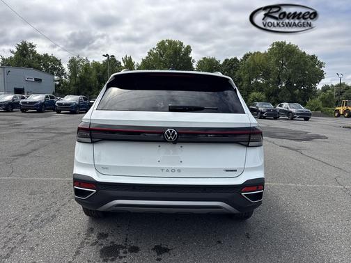 2025 Volkswagen Taos 1.5T SE