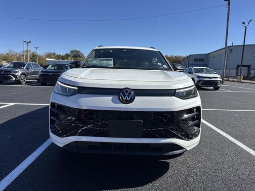 2025 Volkswagen Tiguan 2.0T SE R-Line Black 4MOTION