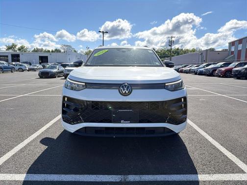 Pure White 2025 Volkswagen Tiguan 2.0T SE R-Line Black 4MOTION