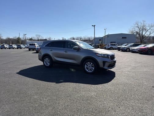Titanium Silver 2019 Kia Sorento LX