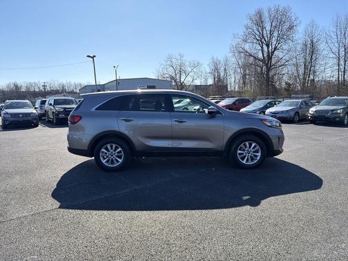 Titanium Silver 2019 Kia Sorento LX