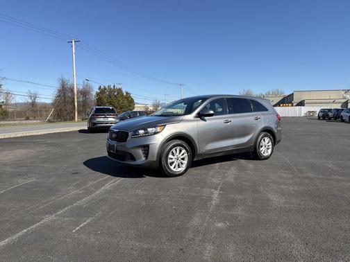 Titanium Silver 2019 Kia Sorento LX