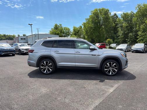 Silver Mist Metallic 2024 Volkswagen Atlas 2.0T SEL Premium R-Line 4MOTION