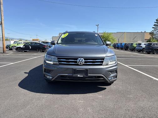 Platinum Gray Metallic 2018 Volkswagen Tiguan 2.0T SE 4MOTION