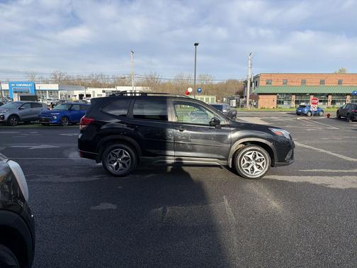 Crystal Black Silica 2022 Subaru Forester Premium