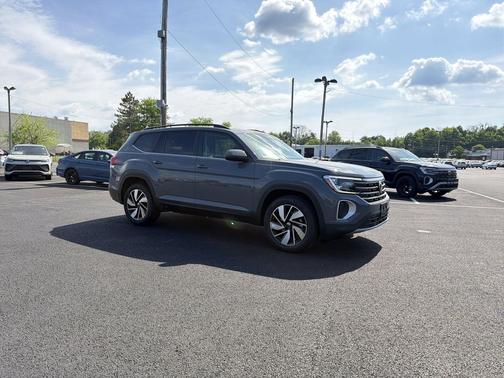 Pure Gray 2026 Volkswagen Atlas 2.0T SE w/Technology 4MOTION