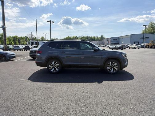 Pure Gray 2026 Volkswagen Atlas 2.0T SE w/Technology 4MOTION