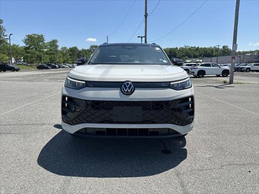 2025 Volkswagen Tiguan 2.0T SE R-Line Black 4MOTION
