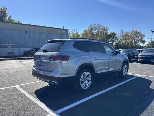2022 Volkswagen Atlas 2.0T SE w/Technology 4MOTION