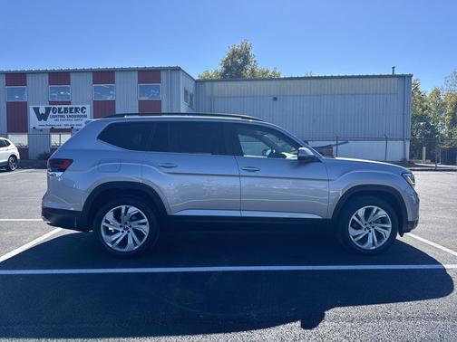 2022 Volkswagen Atlas 2.0T SE w/Technology 4MOTION