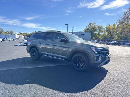 2025 Volkswagen Atlas 2.0T Peak Edition