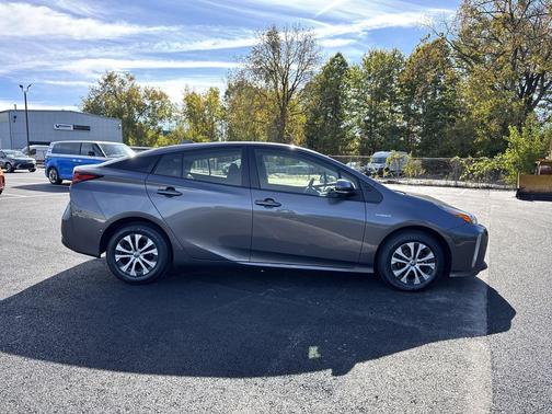 2021 Toyota Prius LE