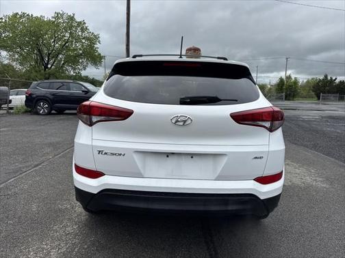 2017 Hyundai TUCSON SE
