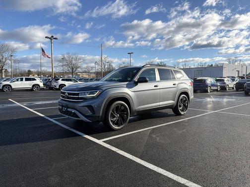 2022 Volkswagen Atlas 3.6L SE w/Technology