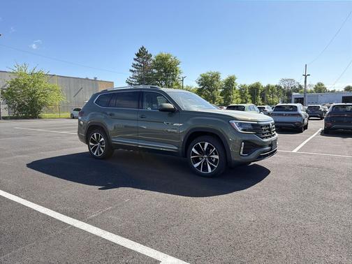 Avocado Green Pearl 2026 Volkswagen Atlas 2.0T SEL Premium R-Line 4MOTION