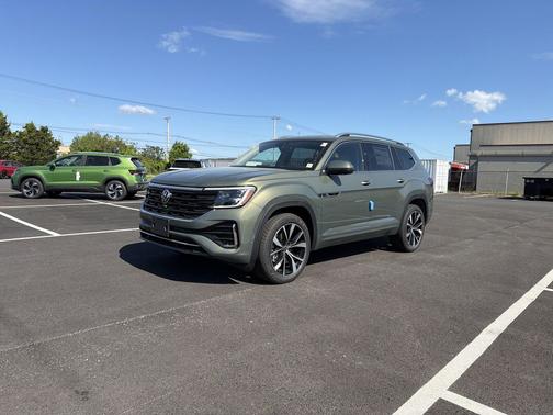 Avocado Green Pearl 2026 Volkswagen Atlas 2.0T SEL Premium R-Line 4MOTION