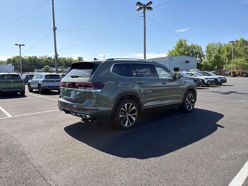 Avocado Green Pearl 2026 Volkswagen Atlas 2.0T SEL Premium R-Line 4MOTION