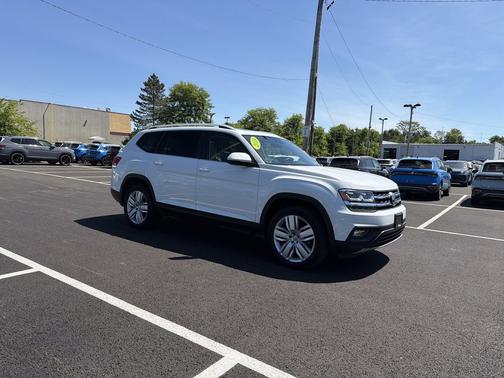 Pure White 2019 Volkswagen Atlas 3.6L SE w/Technology