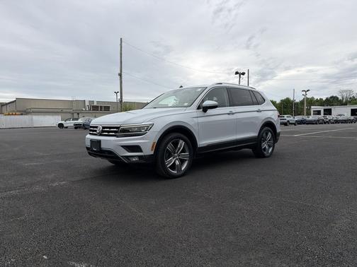 White Silver 2018 Volkswagen Tiguan 2.0T SEL