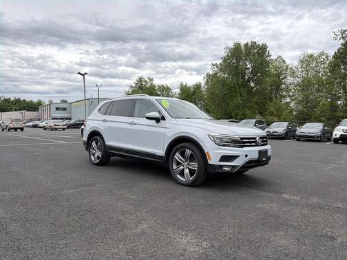 White Silver 2018 Volkswagen Tiguan 2.0T SEL