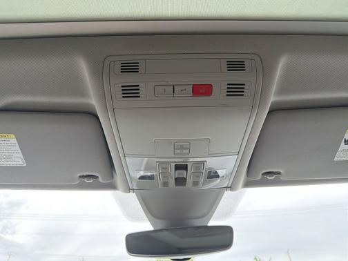 White Silver 2018 Volkswagen Tiguan 2.0T SEL