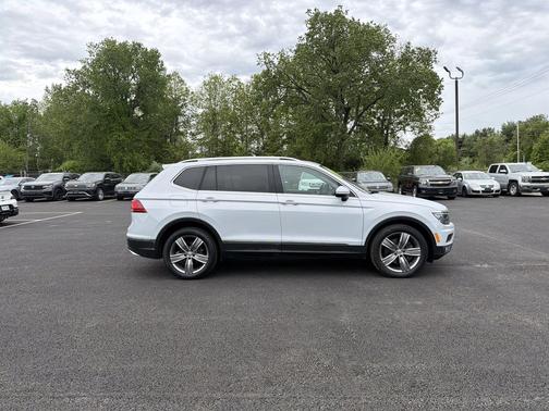 White Silver 2018 Volkswagen Tiguan 2.0T SEL