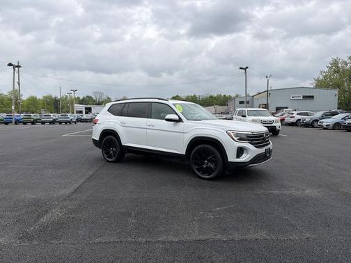 Opal White 2026 Volkswagen Atlas 2.0T SE w/Technology 4MOTION