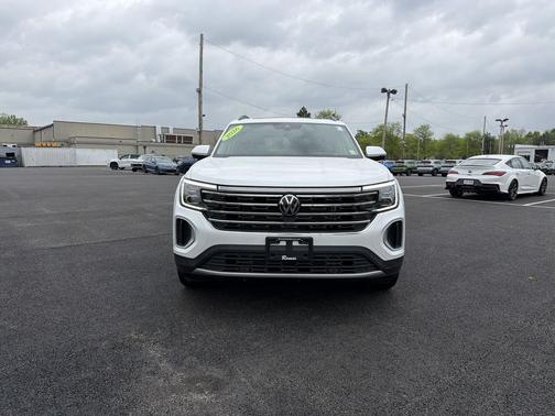 Opal White 2026 Volkswagen Atlas 2.0T SE w/Technology 4MOTION