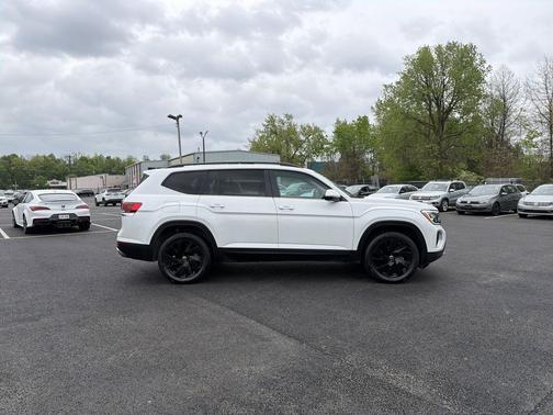 Opal White 2026 Volkswagen Atlas 2.0T SE w/Technology 4MOTION