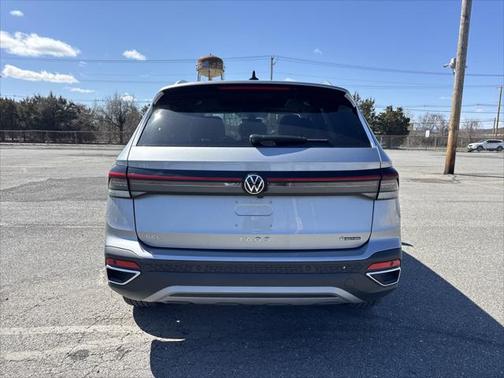 2025 Volkswagen Taos 1.5T SEL