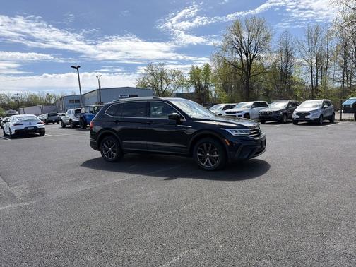 Deep Black Pearl 2023 Volkswagen Tiguan 2.0T SE 4MOTION