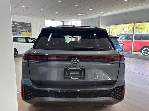 2025 Volkswagen Tiguan 2.0T SE R-Line Black 4MOTION