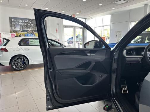 2025 Volkswagen Tiguan 2.0T SE R-Line Black 4MOTION