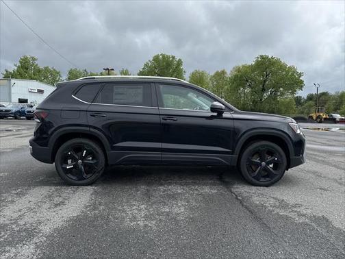 2025 Volkswagen Taos 1.5T SEL