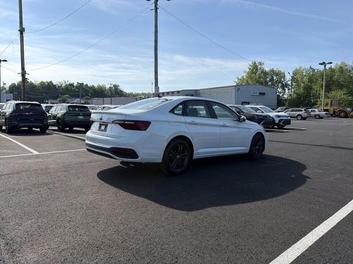 Pure White 2024 Volkswagen Jetta 1.5T SE