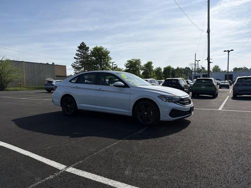 Pure White 2024 Volkswagen Jetta 1.5T SE