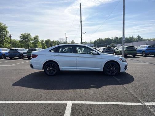 Pure White 2024 Volkswagen Jetta 1.5T SE