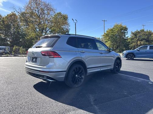 2021 Volkswagen Tiguan 2.0T SE R-Line Black