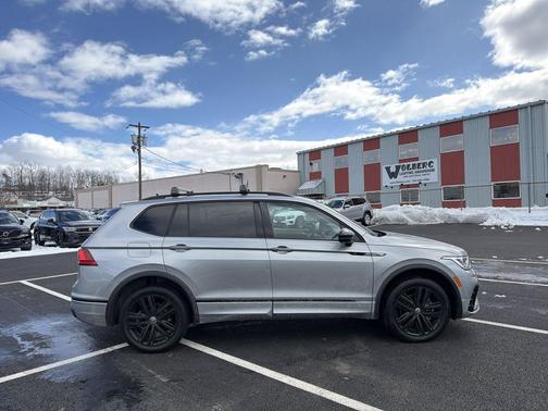 2022 Volkswagen Tiguan 2.0T SE R-Line Black 4MOTION